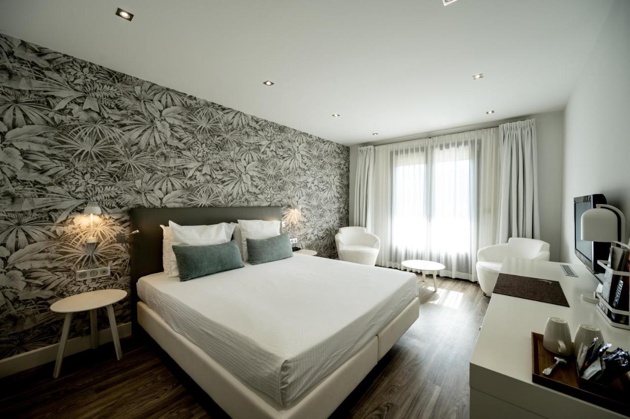 Superior room with garden view and balcony